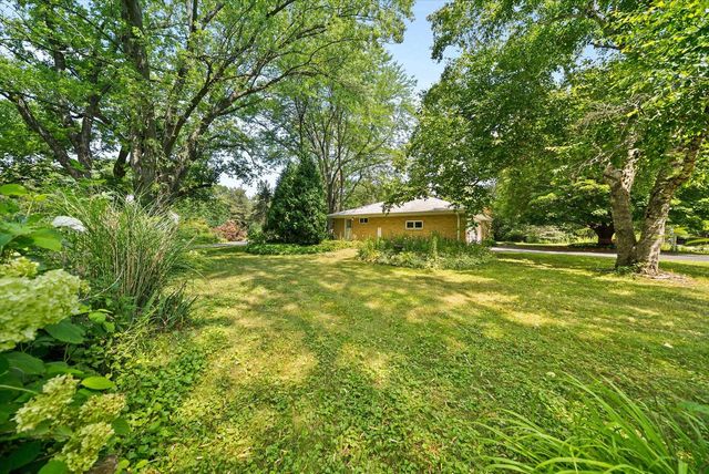 4830 Westfield ROAD, Mequon, WI 53092
