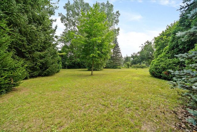 4830 Westfield ROAD, Mequon, WI 53092