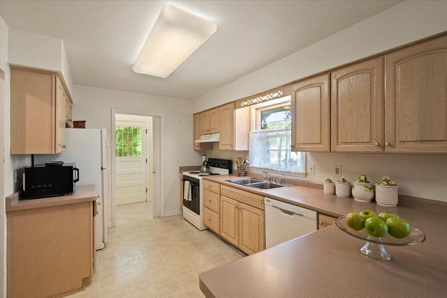 4830 Westfield ROAD, Mequon, WI 53092