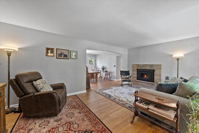 4830 Westfield ROAD, Mequon, WI 53092