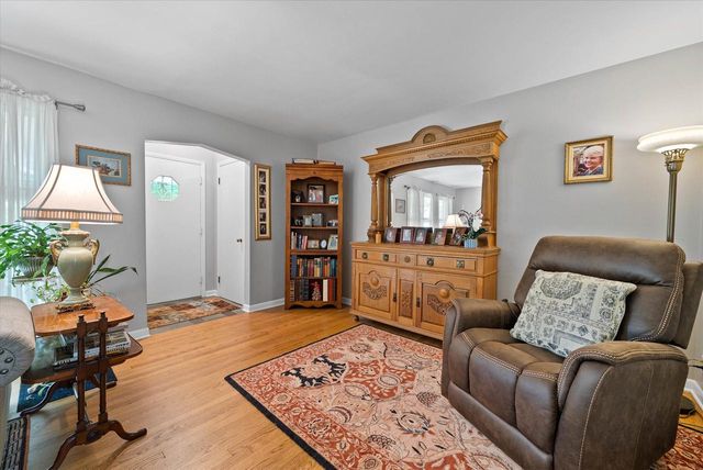 4830 Westfield ROAD, Mequon, WI 53092