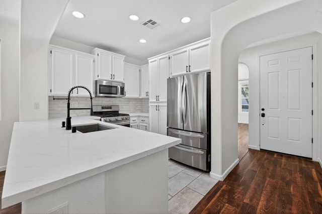 5921 Meeks Way, Sacramento, CA 95835