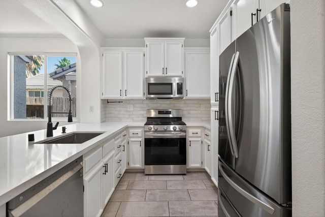 5921 Meeks Way, Sacramento, CA 95835