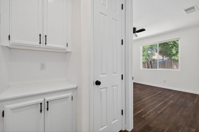 5921 Meeks Way, Sacramento, CA 95835