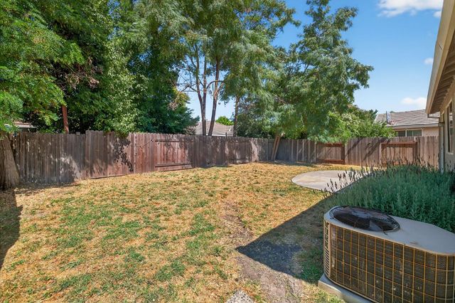 5921 Meeks Way, Sacramento, CA 95835