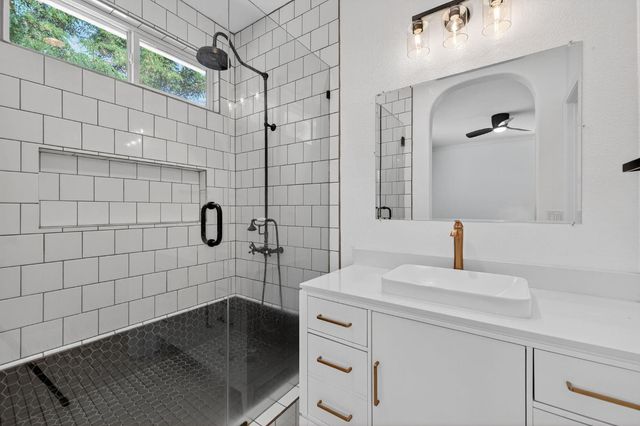 5921 Meeks Way, Sacramento, CA 95835