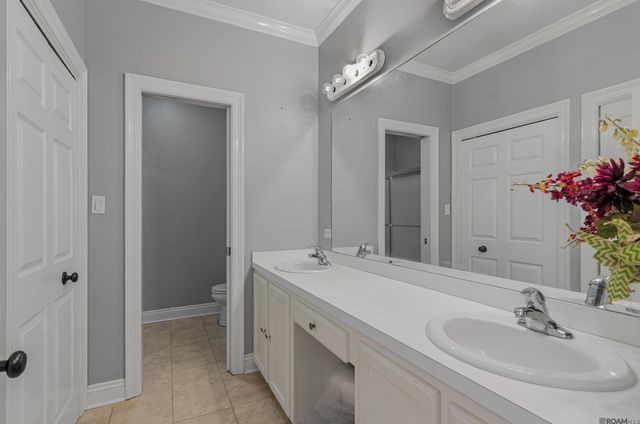 212 Chateau Dr, Lockport, LA 70374