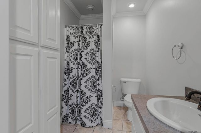 212 Chateau Dr, Lockport, LA 70374