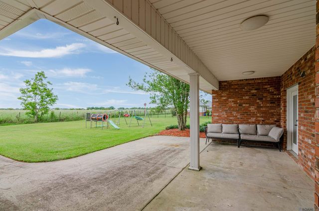 212 Chateau Dr, Lockport, LA 70374