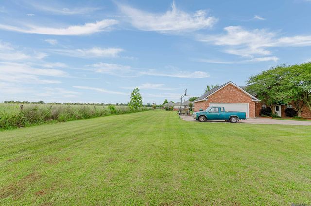 212 Chateau Dr, Lockport, LA 70374