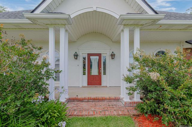 212 Chateau Dr, Lockport, LA 70374