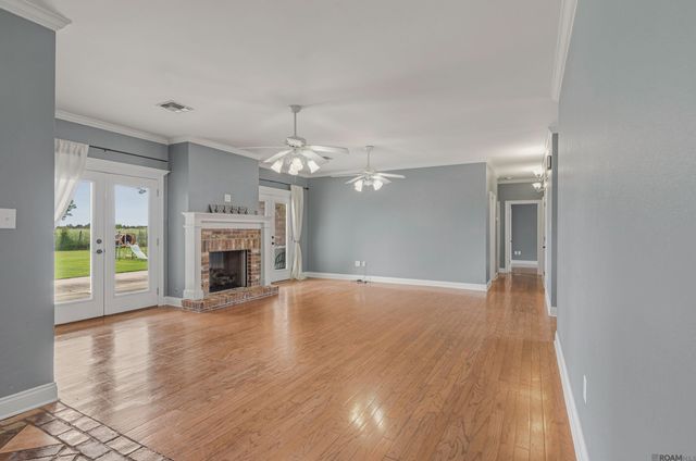212 Chateau Dr, Lockport, LA 70374