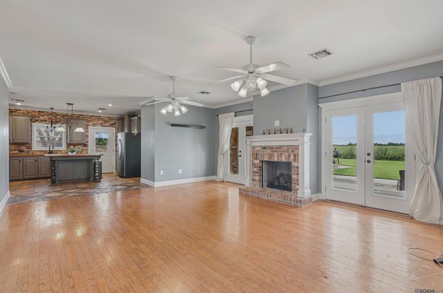 212 Chateau Dr, Lockport, LA 70374