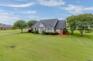 212 Chateau Dr, Lockport, LA 70374