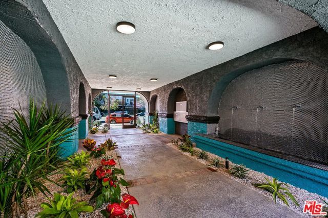 6640 Woodley Avenue 104, Van Nuys (los Angeles), CA 91406