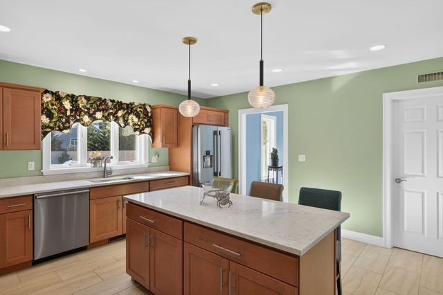 26 Crosswinds Way, Teaticket, MA 02536