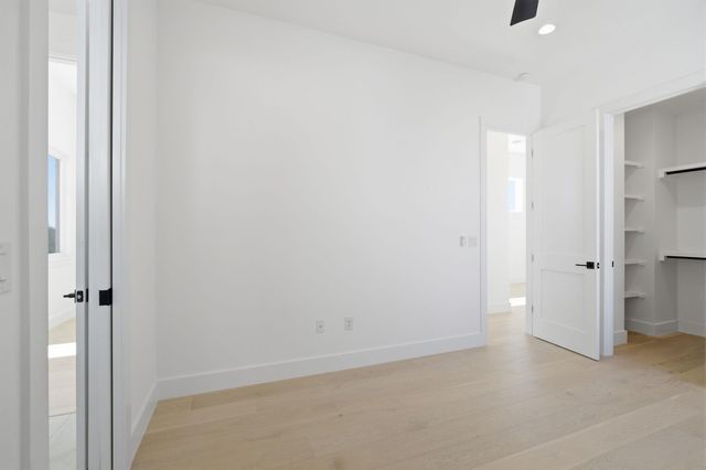 400 Post Road DR, Austin, TX 78704