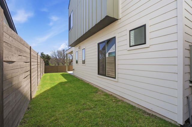 400 Post Road DR, Austin, TX 78704