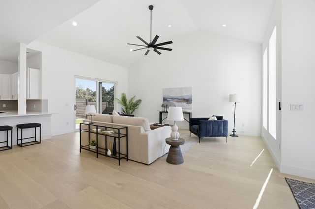 400 Post Road DR, Austin, TX 78704