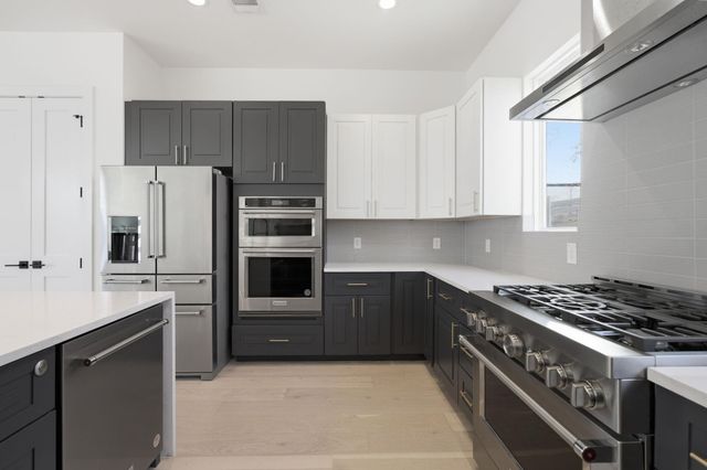 400 Post Road DR, Austin, TX 78704