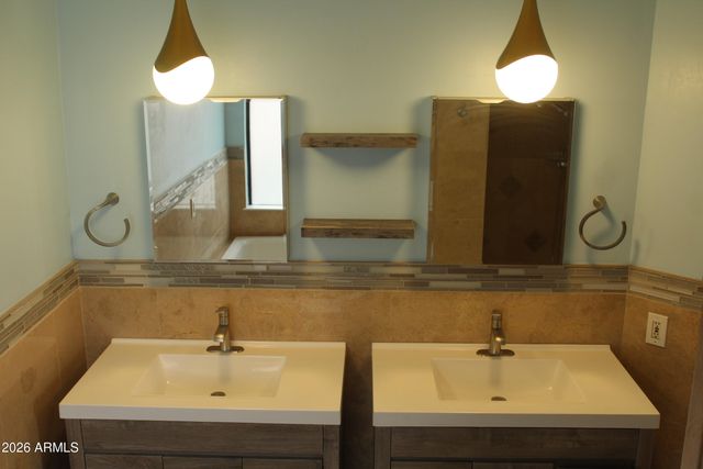 1825 E REDFIELD Road, Phoenix, AZ 85022