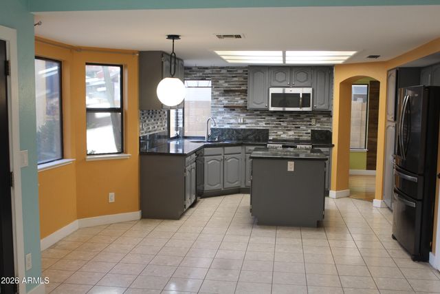 1825 E REDFIELD Road, Phoenix, AZ 85022