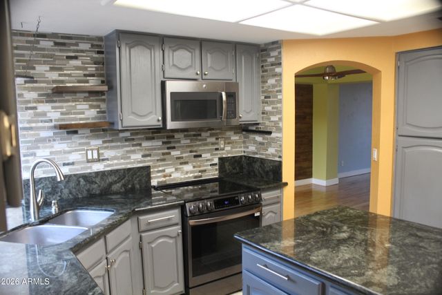 1825 E REDFIELD Road, Phoenix, AZ 85022