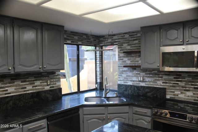 1825 E REDFIELD Road, Phoenix, AZ 85022