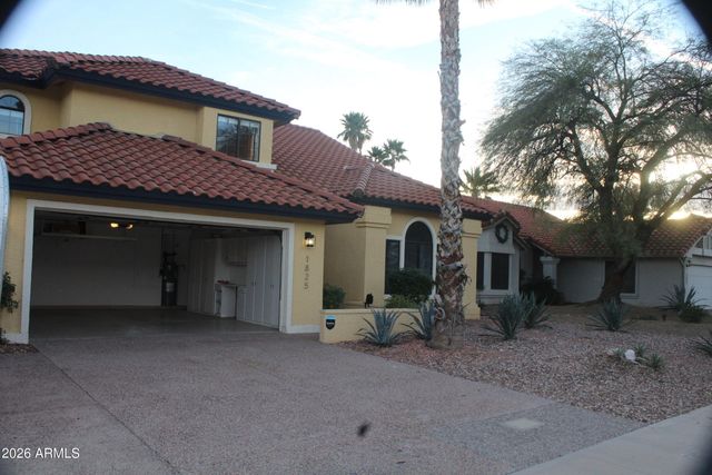 1825 E REDFIELD Road, Phoenix, AZ 85022