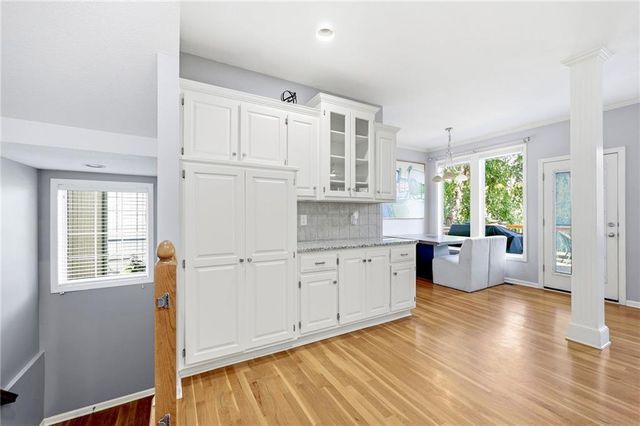 21714 W 96th Street, Lenexa, KS 66220