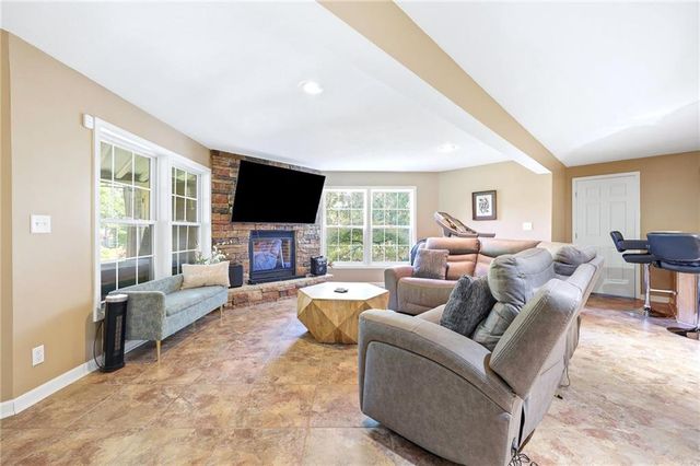 21714 W 96th Street, Lenexa, KS 66220