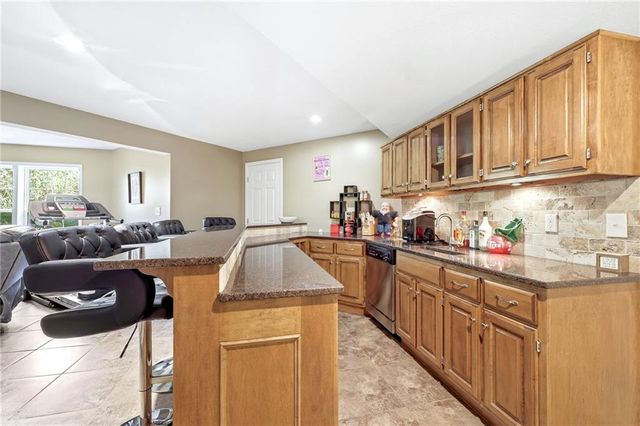 21714 W 96th Street, Lenexa, KS 66220