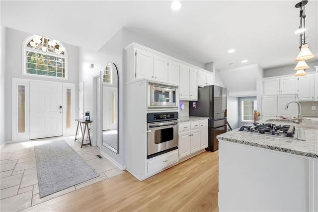 21714 W 96th Street, Lenexa, KS 66220