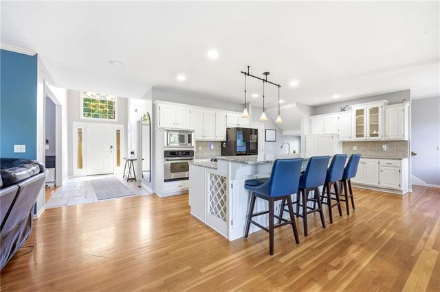 21714 W 96th Street, Lenexa, KS 66220
