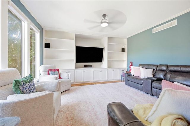 21714 W 96th Street, Lenexa, KS 66220