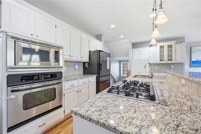 21714 W 96th Street, Lenexa, KS 66220