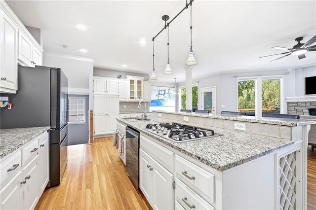 21714 W 96th Street, Lenexa, KS 66220