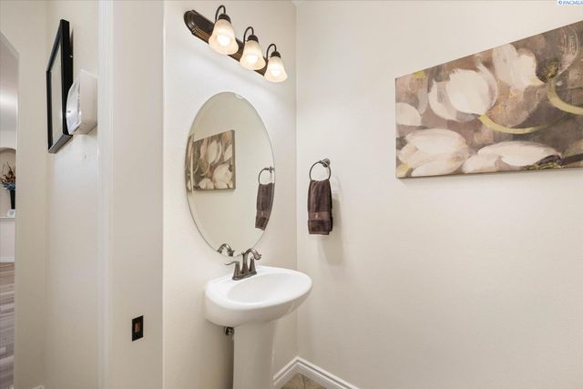 9309 Majestia Ln, Pasco, WA 99301