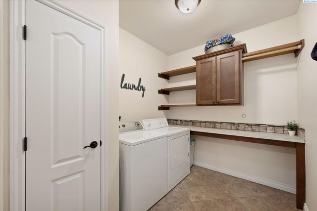 9309 Majestia Ln, Pasco, WA 99301