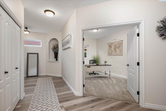 9309 Majestia Ln, Pasco, WA 99301