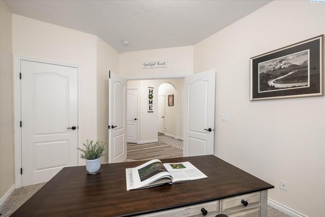 9309 Majestia Ln, Pasco, WA 99301