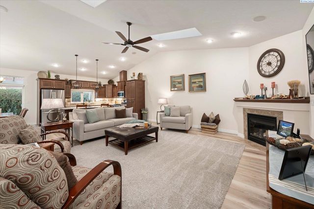 9309 Majestia Ln, Pasco, WA 99301