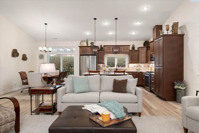 9309 Majestia Ln, Pasco, WA 99301