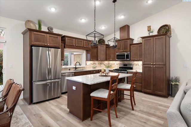 9309 Majestia Ln, Pasco, WA 99301