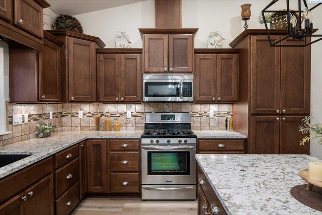 9309 Majestia Ln, Pasco, WA 99301