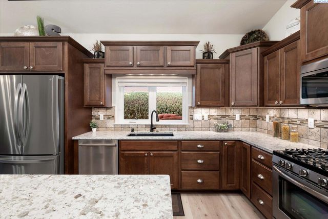 9309 Majestia Ln, Pasco, WA 99301