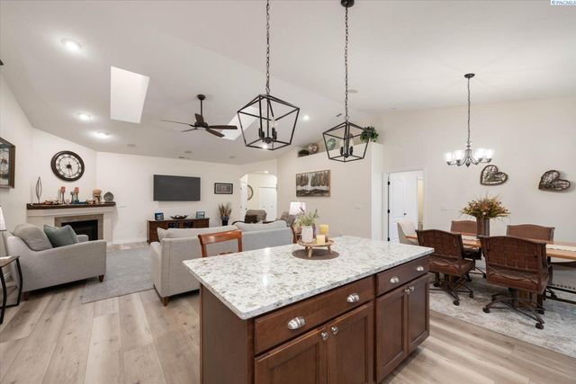 9309 Majestia Ln, Pasco, WA 99301