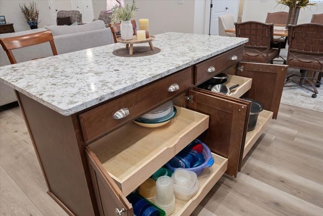 9309 Majestia Ln, Pasco, WA 99301