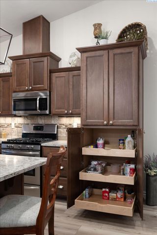 9309 Majestia Ln, Pasco, WA 99301