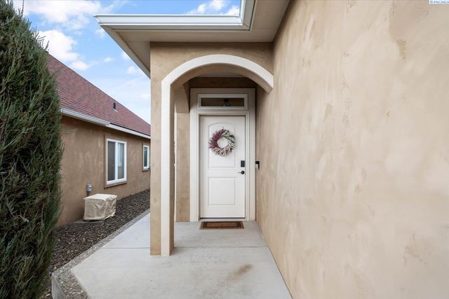 9309 Majestia Ln, Pasco, WA 99301